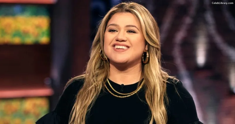 Kelly Clarkson photo 4 of 33
