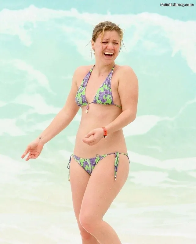 Kelly Clarkson photo 2 of 33
