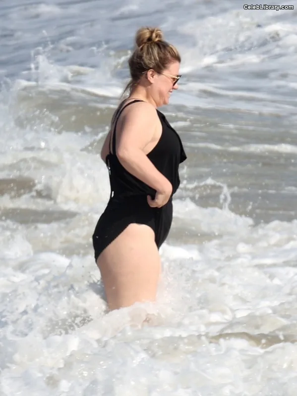 Kelly Clarkson photo 7 of 33