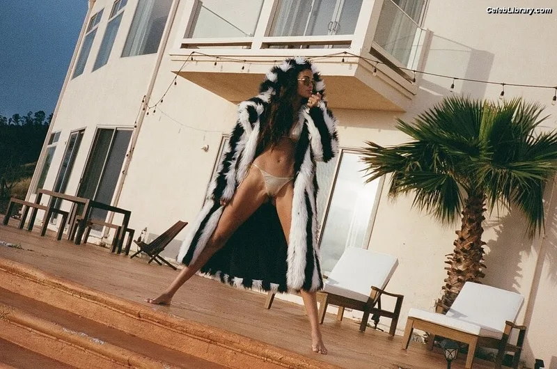 Kelly Gale photo 6 of 282