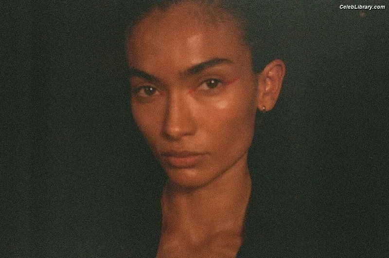 Kelly Gale photo 7 of 282