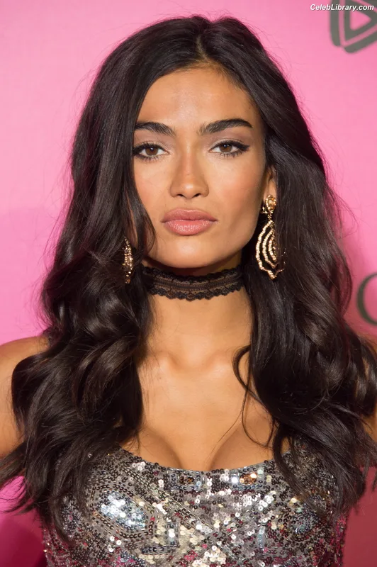 Kelly Gale photo 10 of 282
