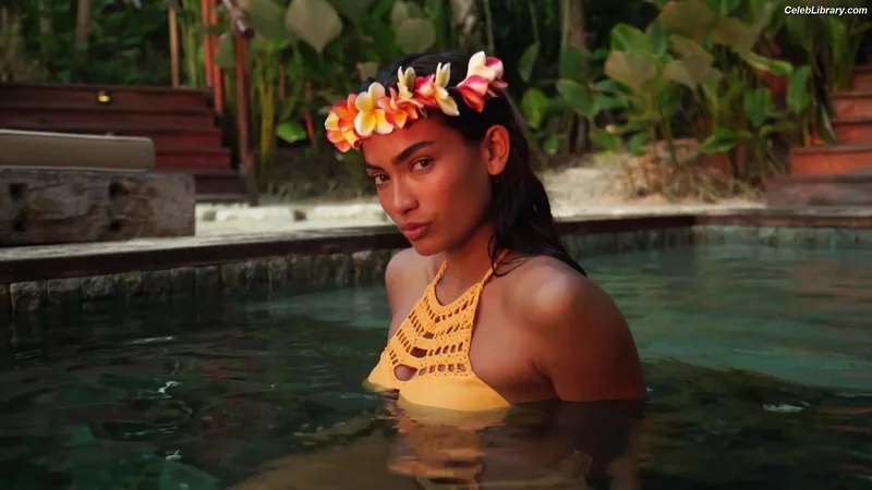 Kelly Gale photo 8 of 282