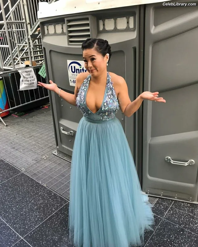 Kelly Marie Tran photo 6 of 21