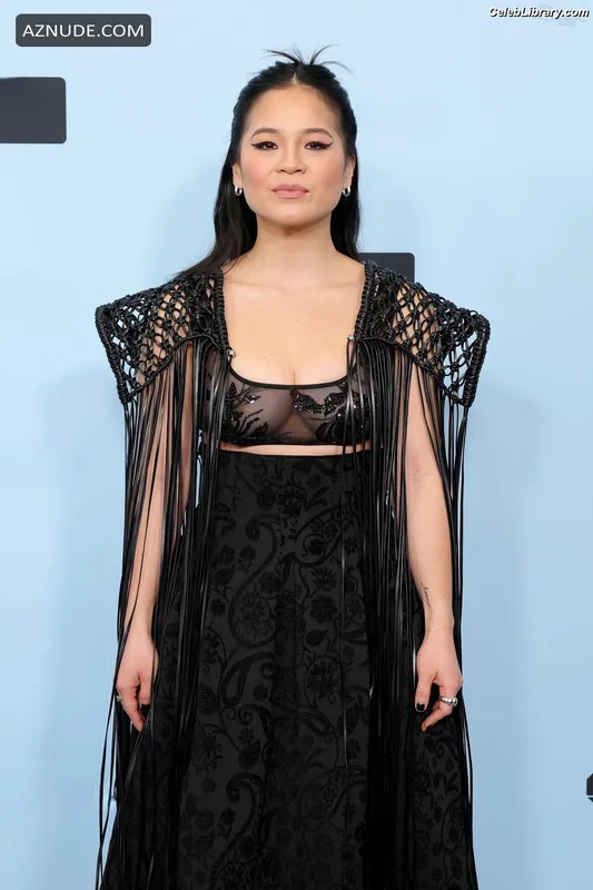 Kelly Marie Tran photo 7 of 21