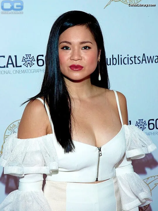 Kelly Marie Tran photo 11 of 21