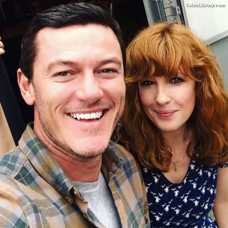 Kelly Reilly photo 14 of 44