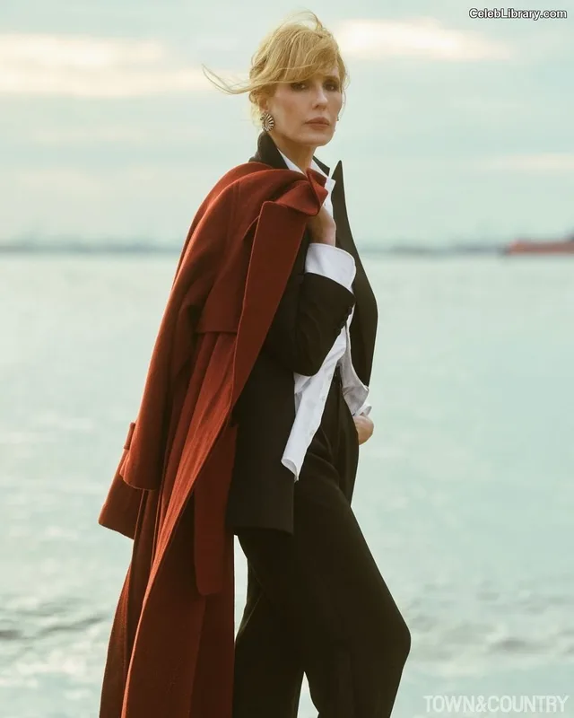 Kelly Reilly photo 3 of 45