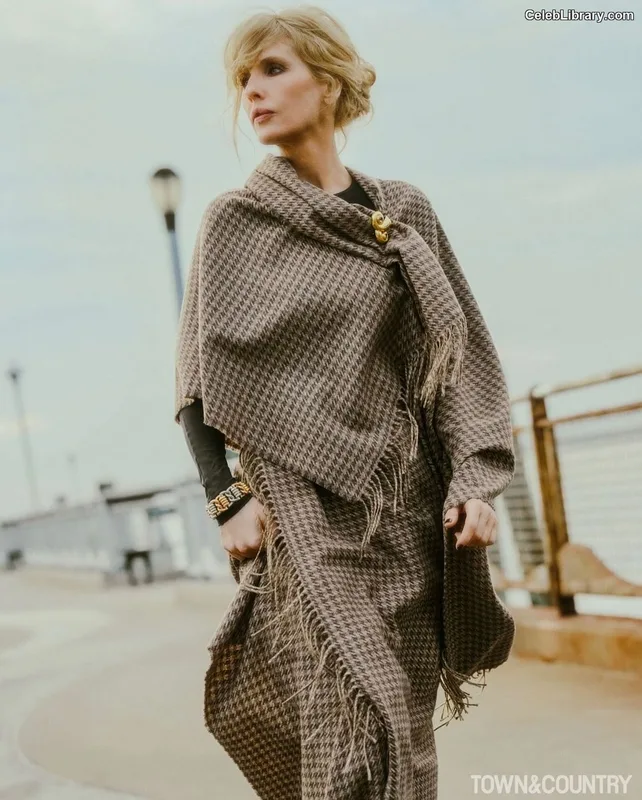 Kelly Reilly photo 4 of 45