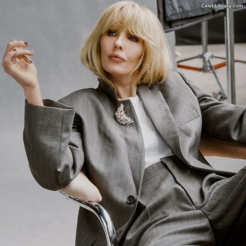 Kelly Reilly photo 8 of 45