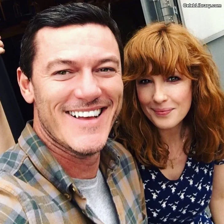 Kelly Reilly photo 14 of 45