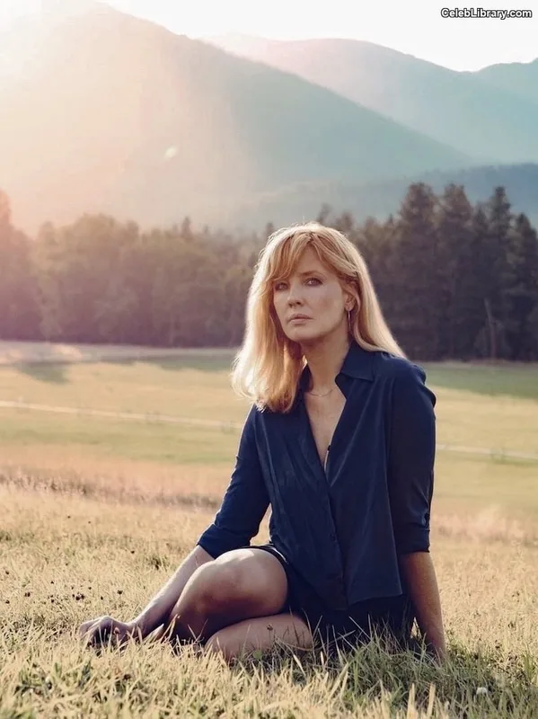 Kelly Reilly photo 22 of 45