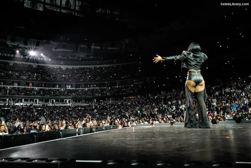 Kelly Rowland photo 3 of 29