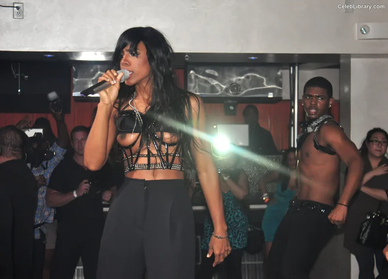 Kelly Rowland photo 24 of 29