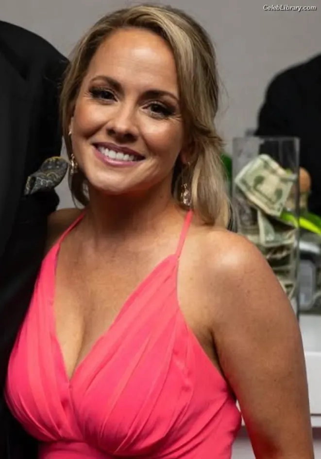 Kelly Stables photo 22 of 38