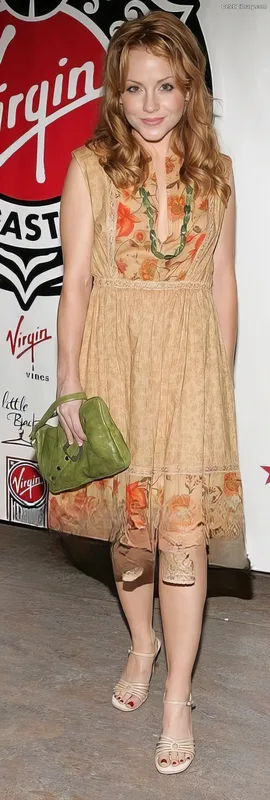 Kelly Stables photo 4 of 39