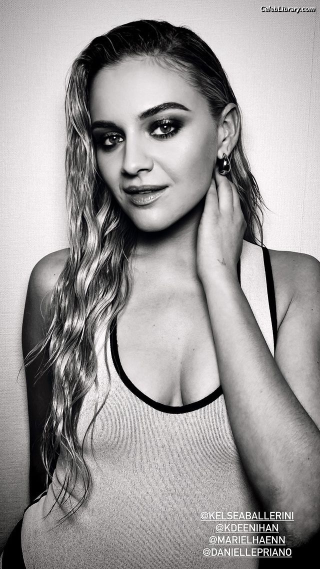 Kelsea Ballerini photo 4 of 128