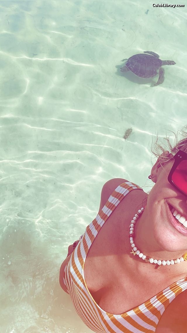 Kelsea Ballerini photo 6 of 128