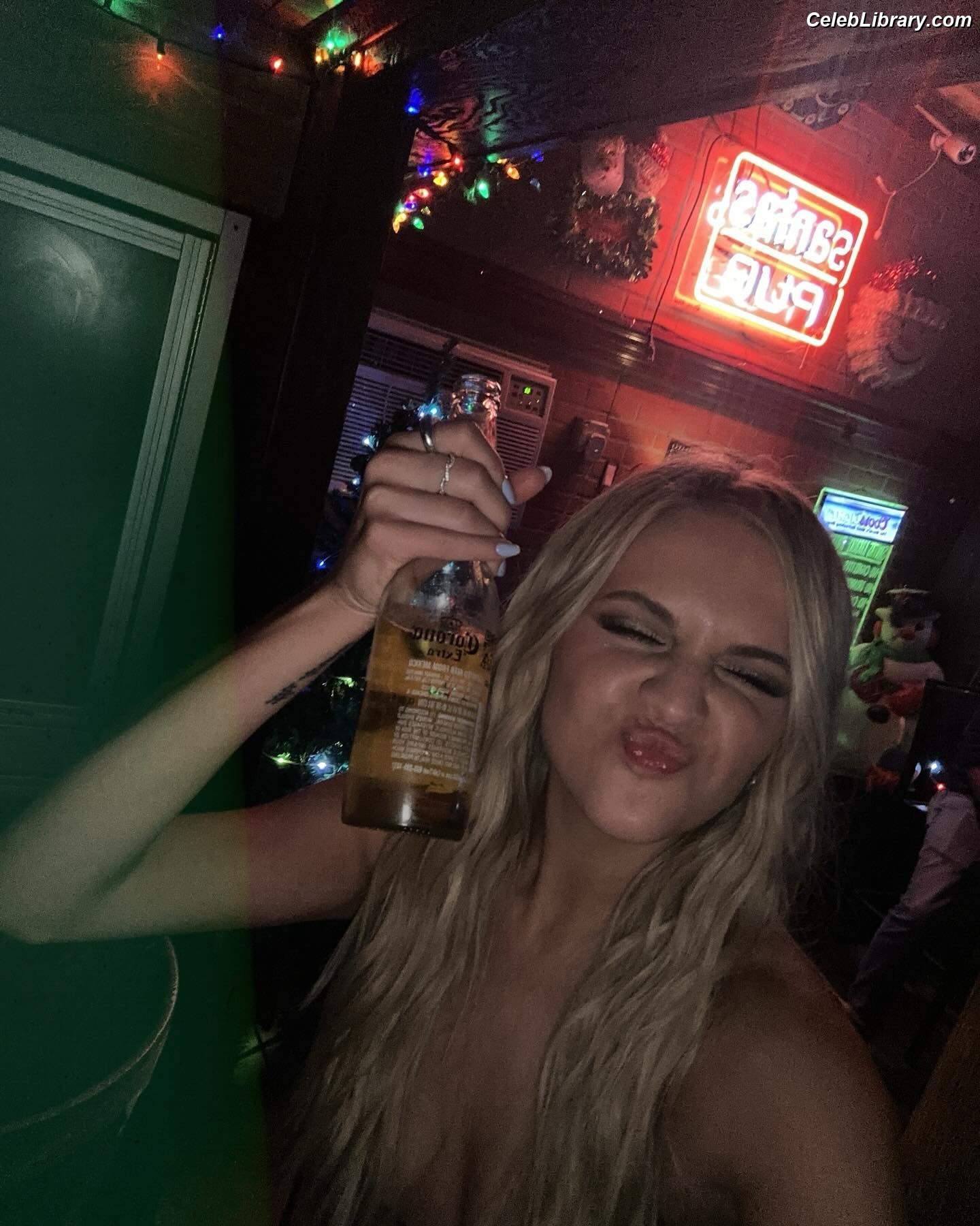 Kelsea Ballerini photo 14 of 128