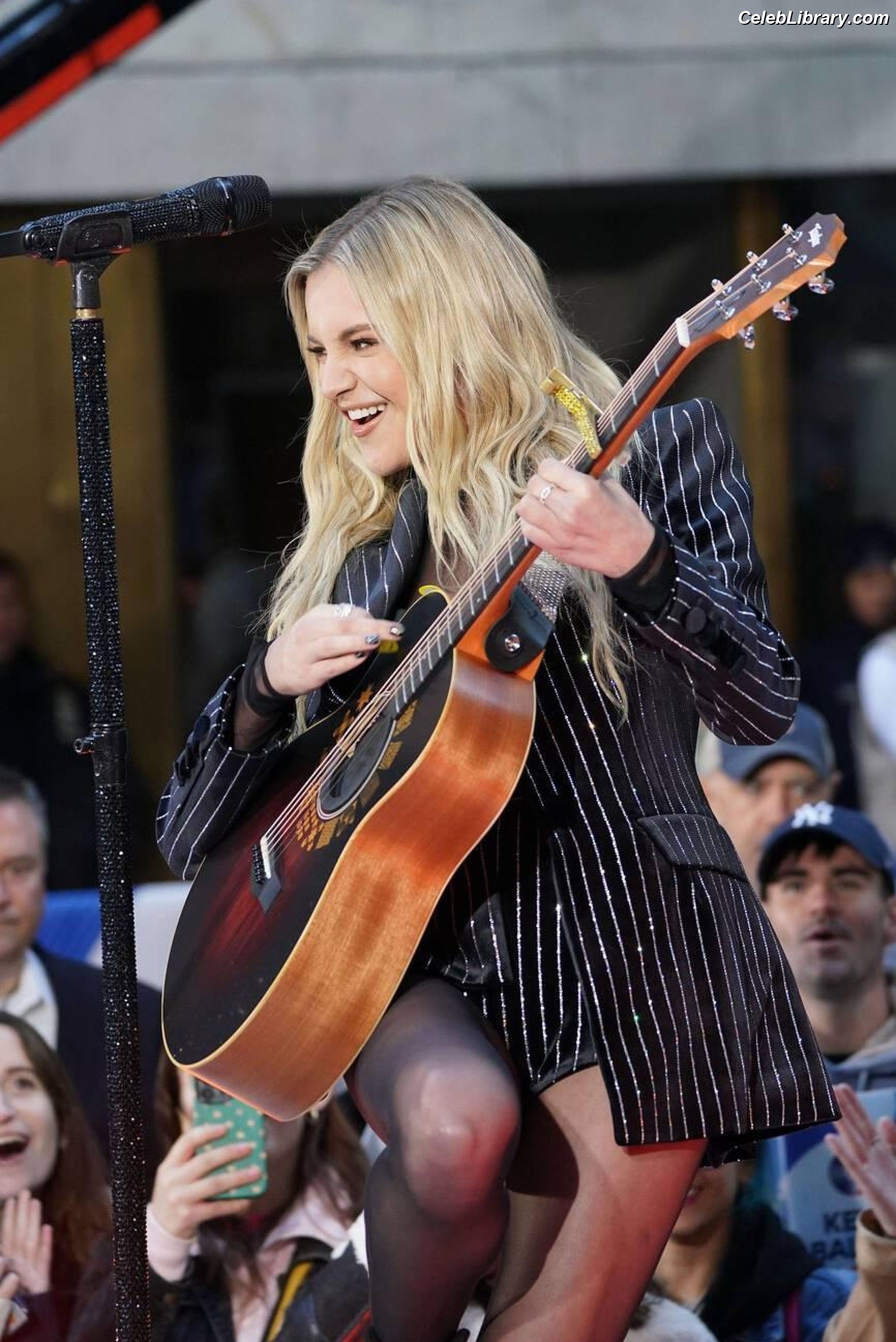 Kelsea Ballerini photo 11 of 128