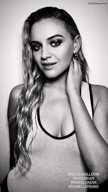 Kelsea Ballerini photo 4 of 128