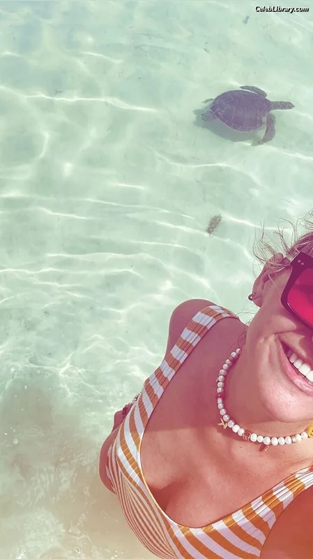 Kelsea Ballerini photo 6 of 128