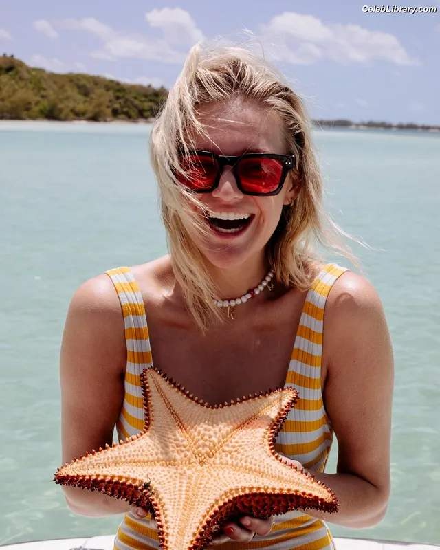 Kelsea Ballerini photo 11 of 128