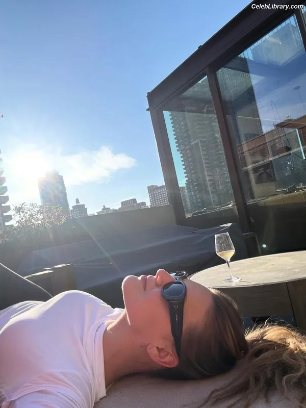 Kelsea Ballerini photo 1 of 128