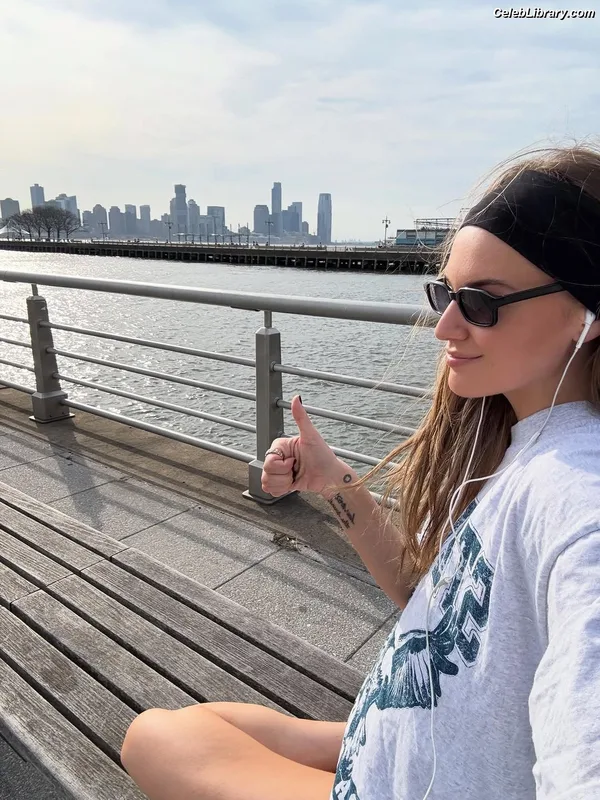 Kelsea Ballerini photo 18 of 128