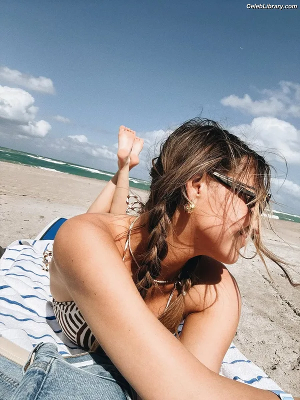 Kelsea Ballerini photo 21 of 128
