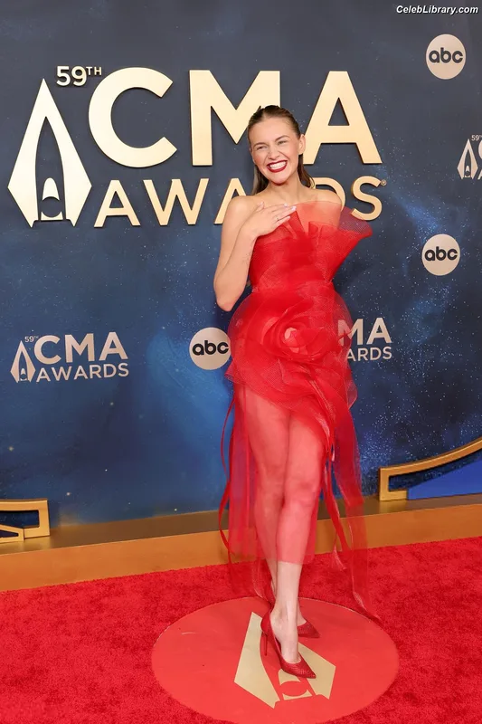 Kelsea Ballerini photo 23 of 128