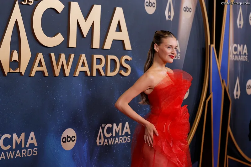 Kelsea Ballerini photo 20 of 128