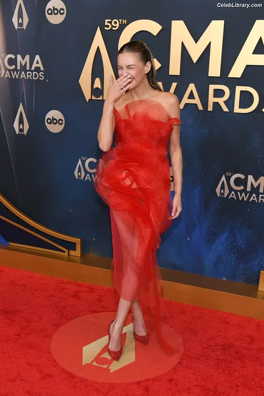 Kelsea Ballerini photo 2 of 128
