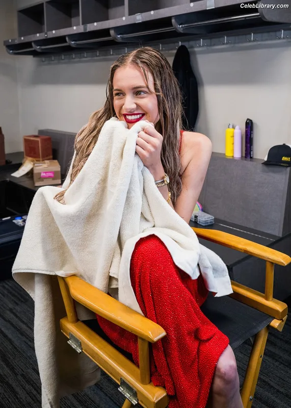 Kelsea Ballerini photo 16 of 128