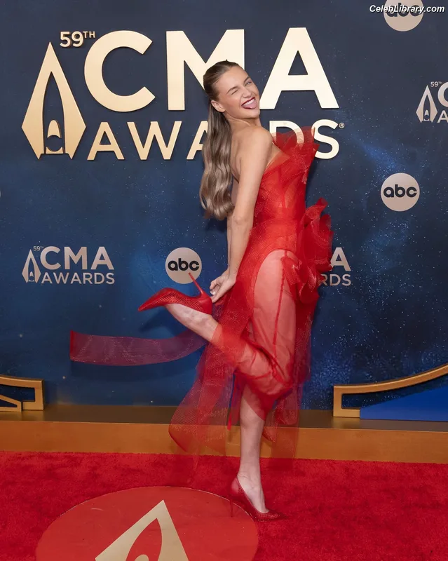 Kelsea Ballerini photo 10 of 128