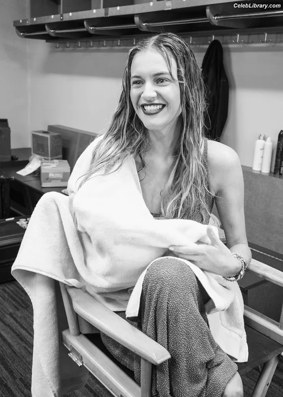 Kelsea Ballerini photo 17 of 128