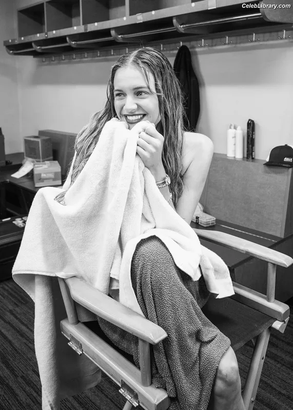 Kelsea Ballerini photo 18 of 128