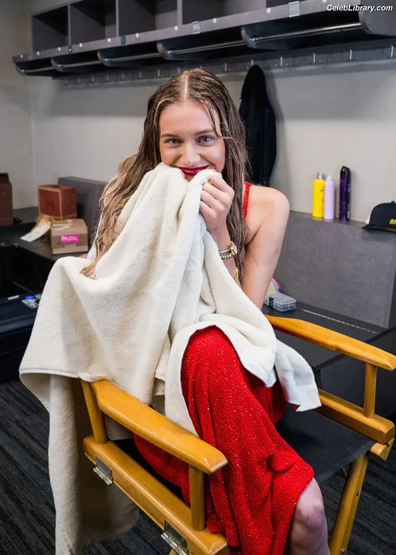Kelsea Ballerini photo 18 of 128