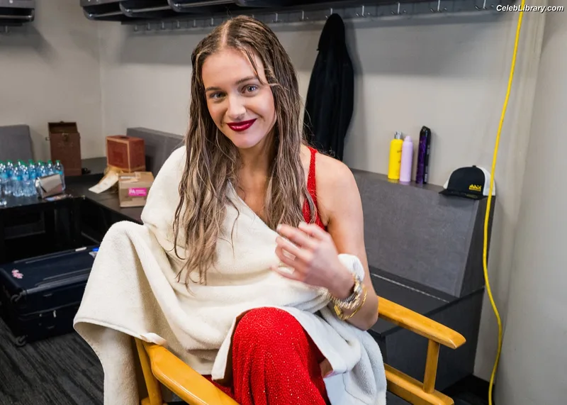Kelsea Ballerini photo 20 of 128
