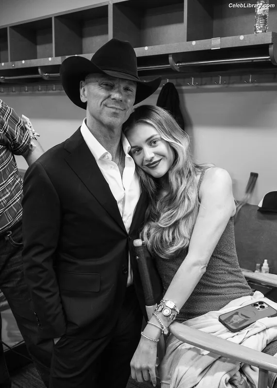 Kelsea Ballerini photo 11 of 128