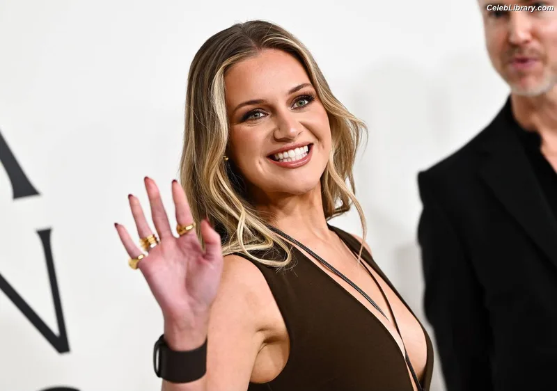 Kelsea Ballerini photo 21 of 128