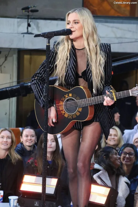 Kelsea Ballerini photo 5 of 128