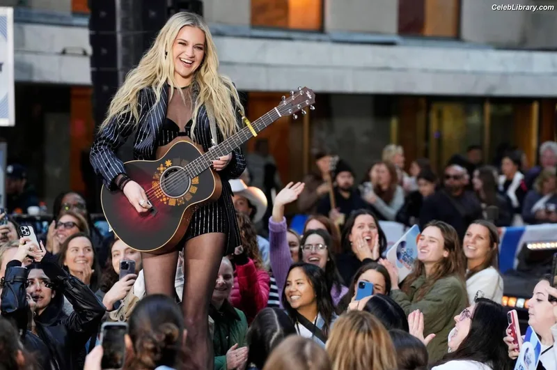 Kelsea Ballerini photo 13 of 128