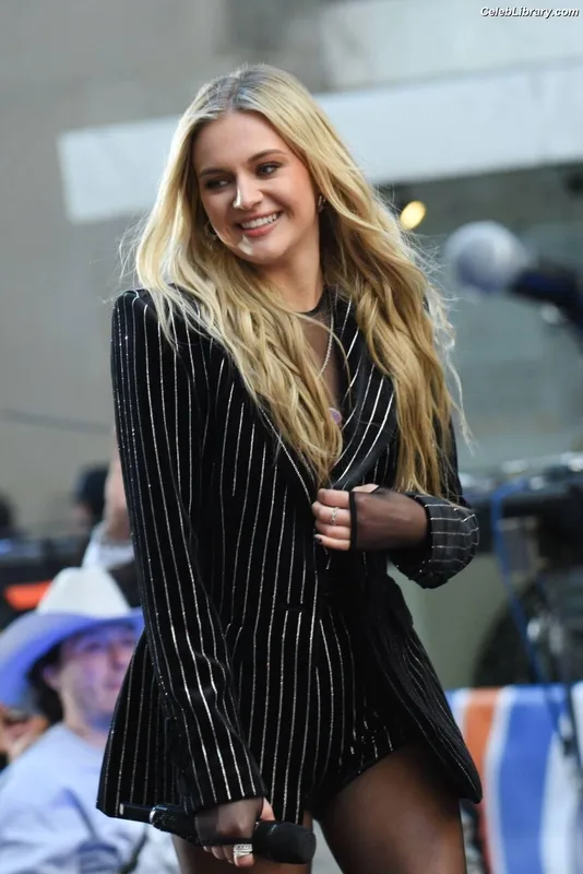 Kelsea Ballerini photo 17 of 128