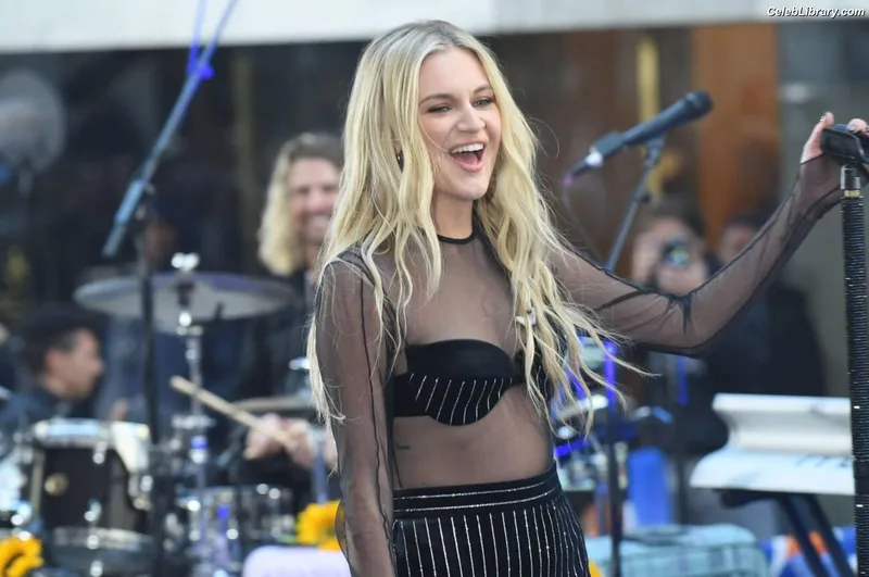 Kelsea Ballerini photo 18 of 128