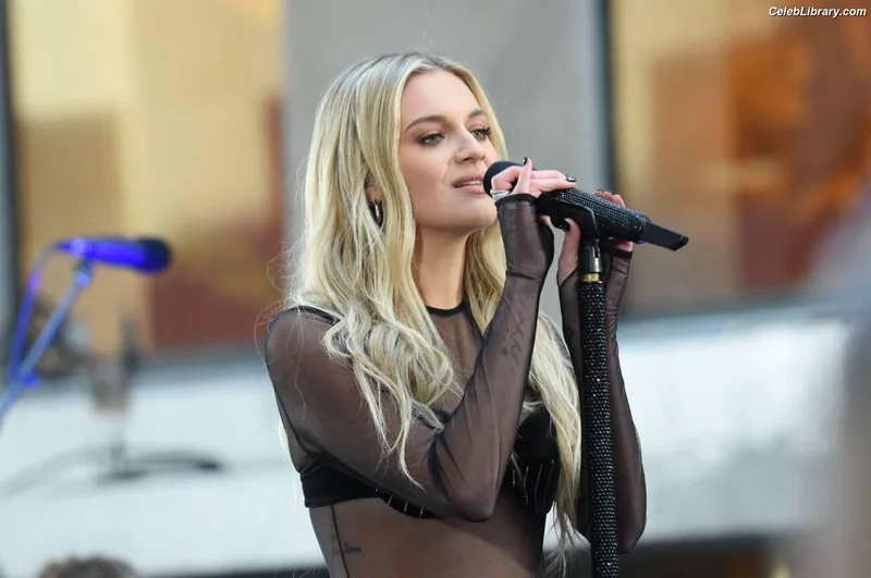 Kelsea Ballerini photo 20 of 128