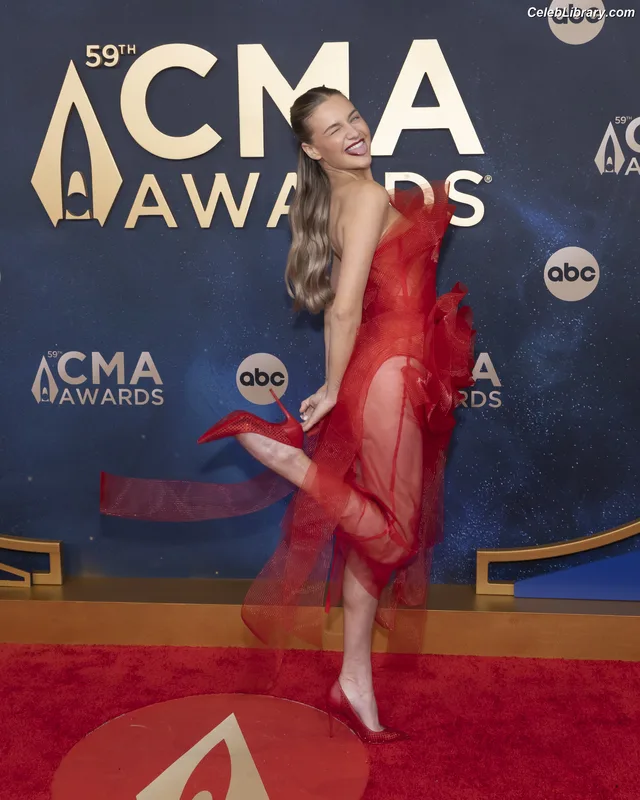 Kelsea Ballerini photo 15 of 128
