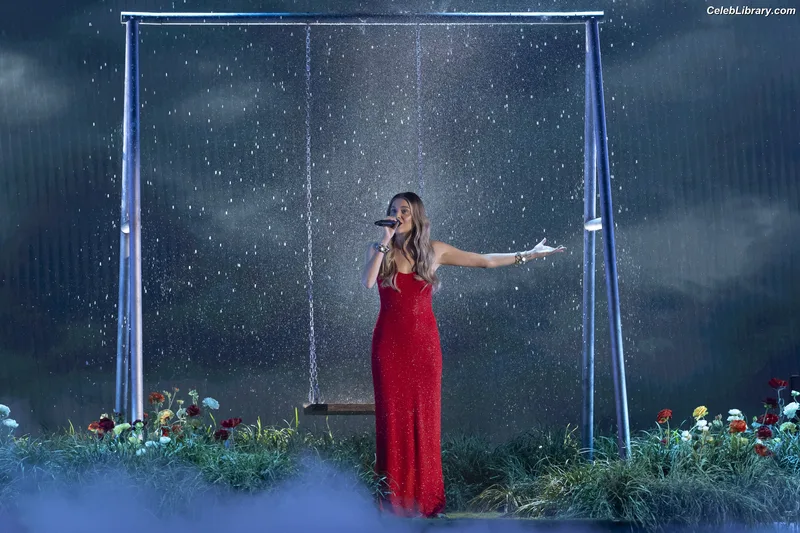 Kelsea Ballerini photo 12 of 128