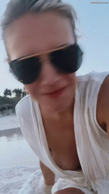 Kelsea Ballerini photo 8 of 128