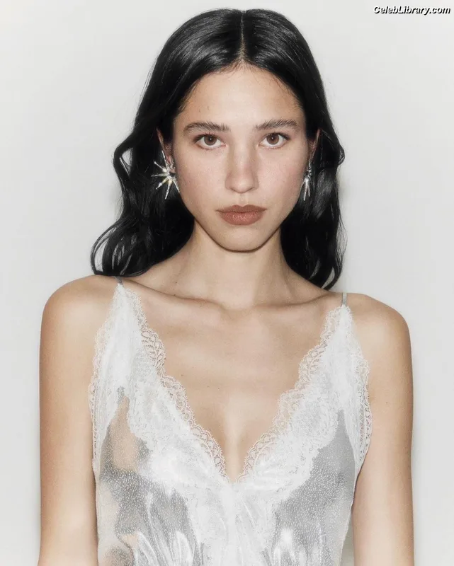 Kelsey Asbille photo 4 of 113